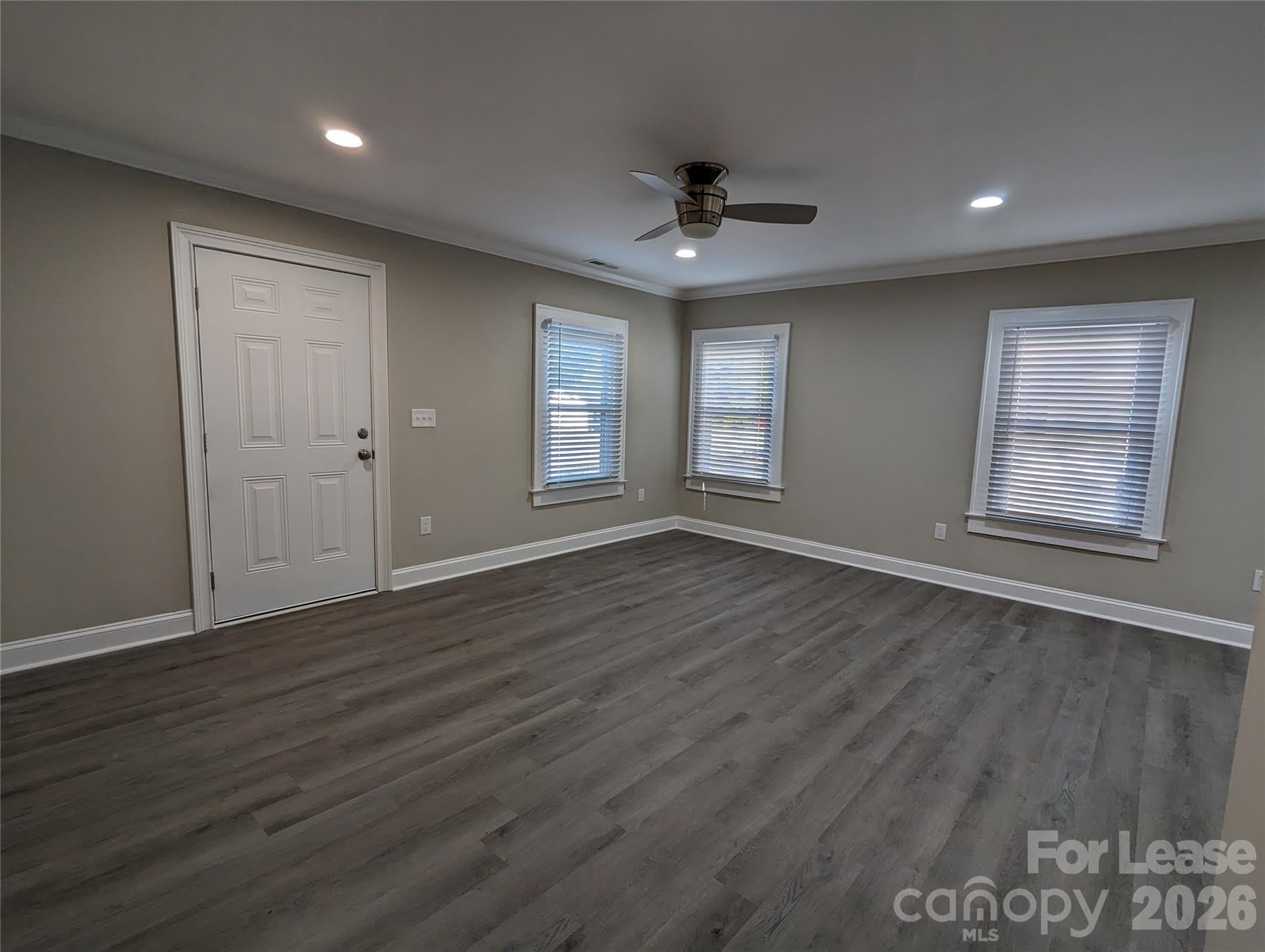 156 S Sycamore Street – photo 3