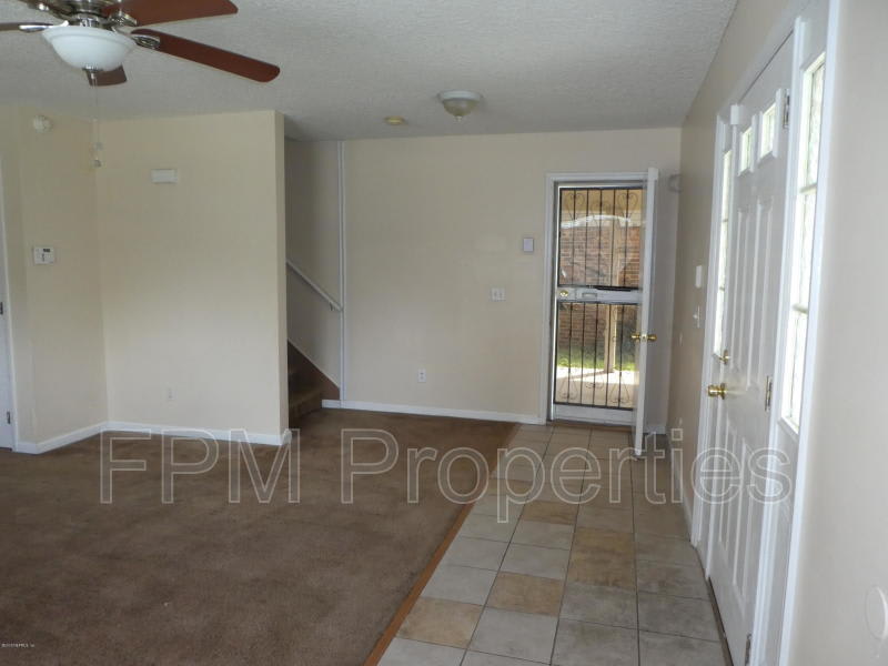 1017 Crestwood St – photo 4