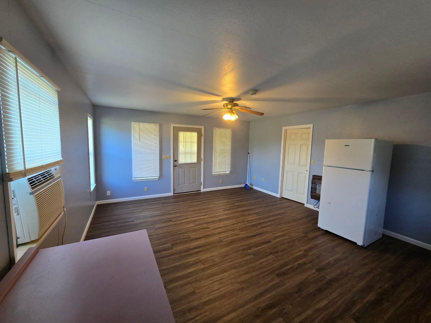 1 Bed/ 1 Bath Duplex • Partial Utilities Included • Desha – photo 3