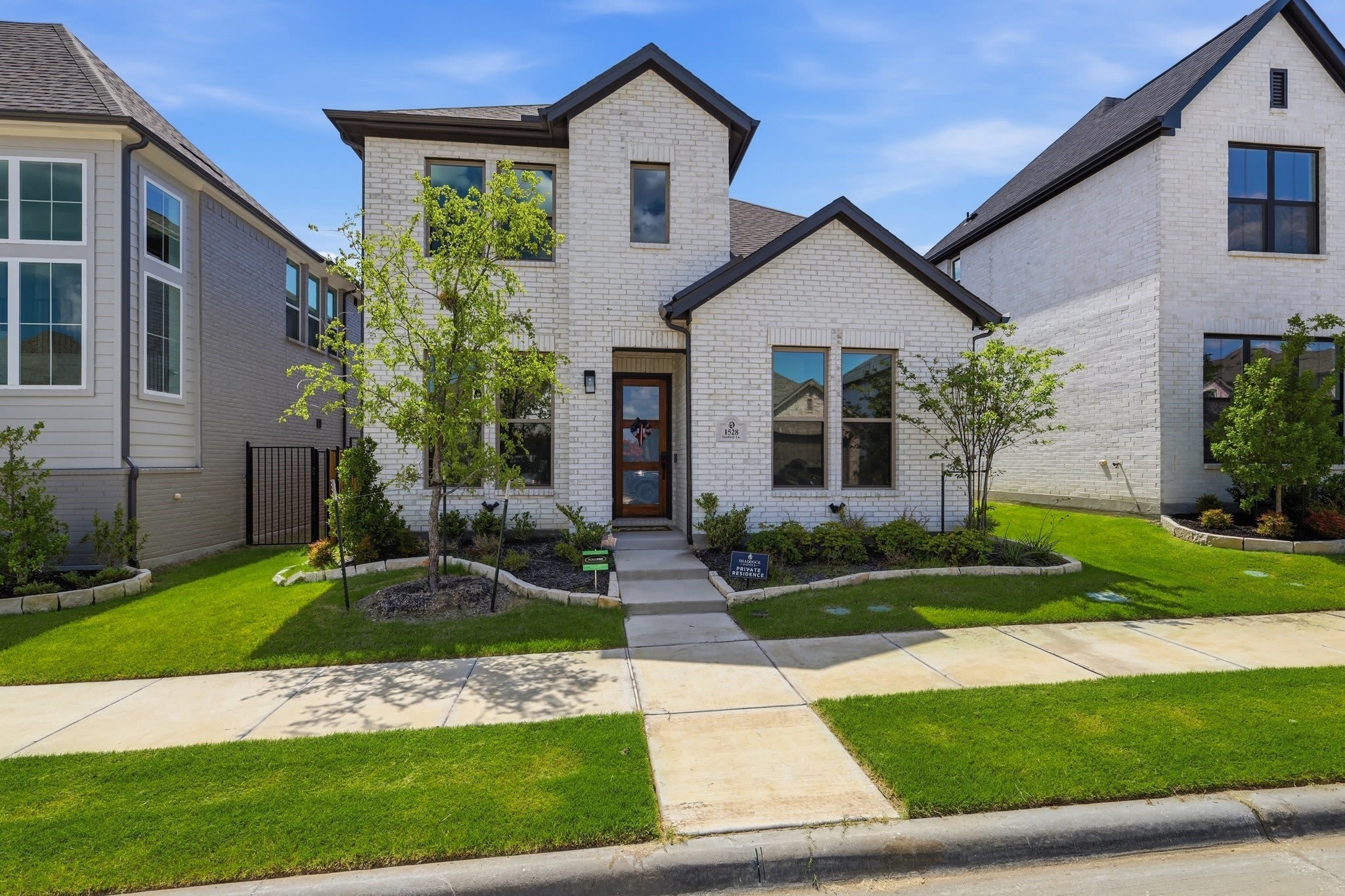 1528 Sandhill Lane – photo 2