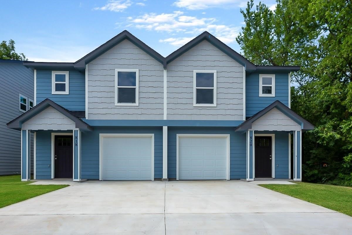 818 W Walker Street – photo 1