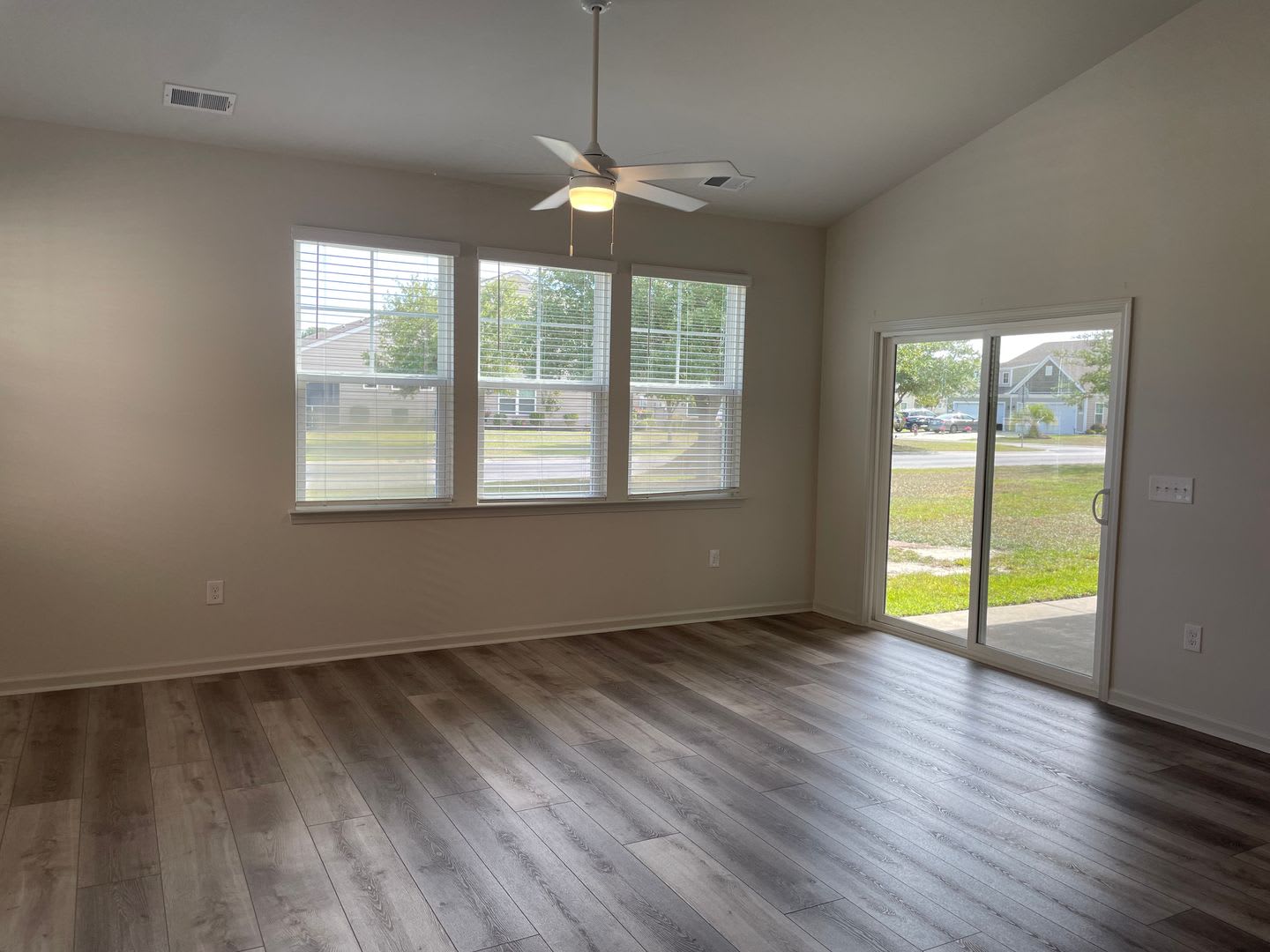 3 Bedroom, 2 Bath Townhouse in Calabash Lakes – photo 3