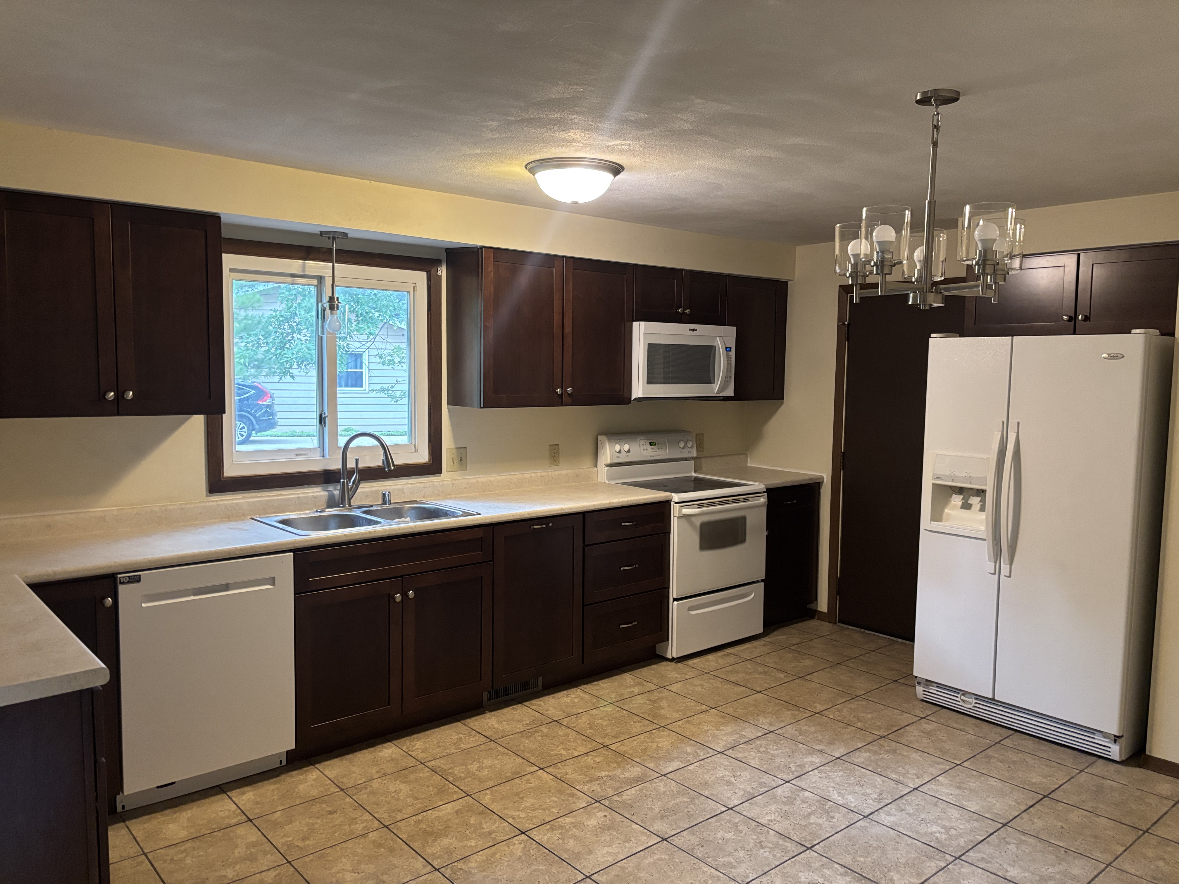 2419 S Schaefer St – photo 1