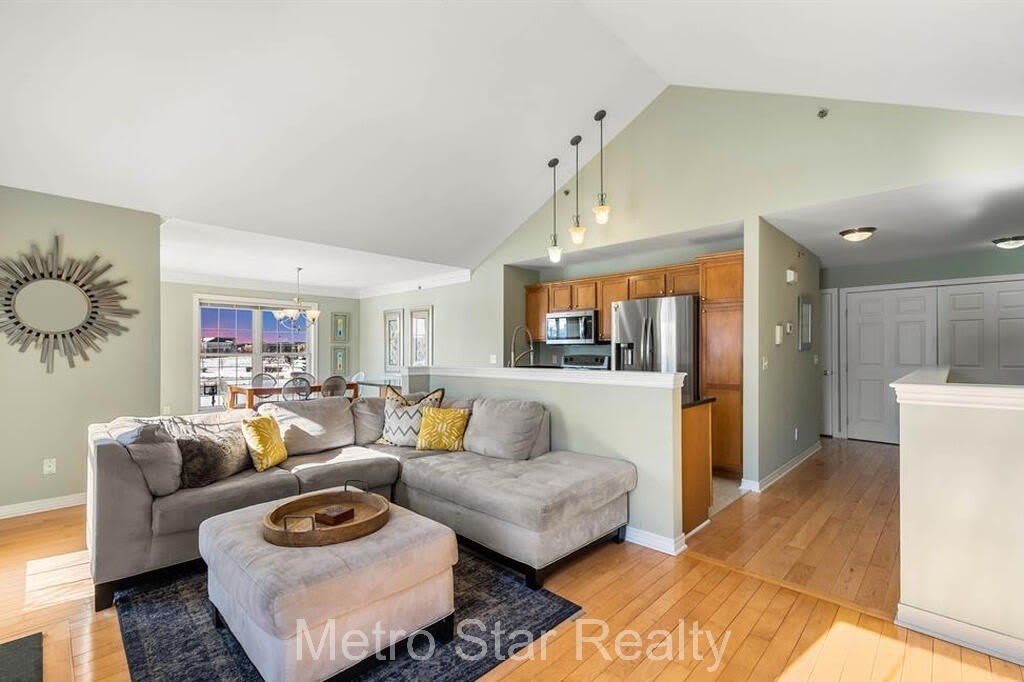 120 N village way – photo 2