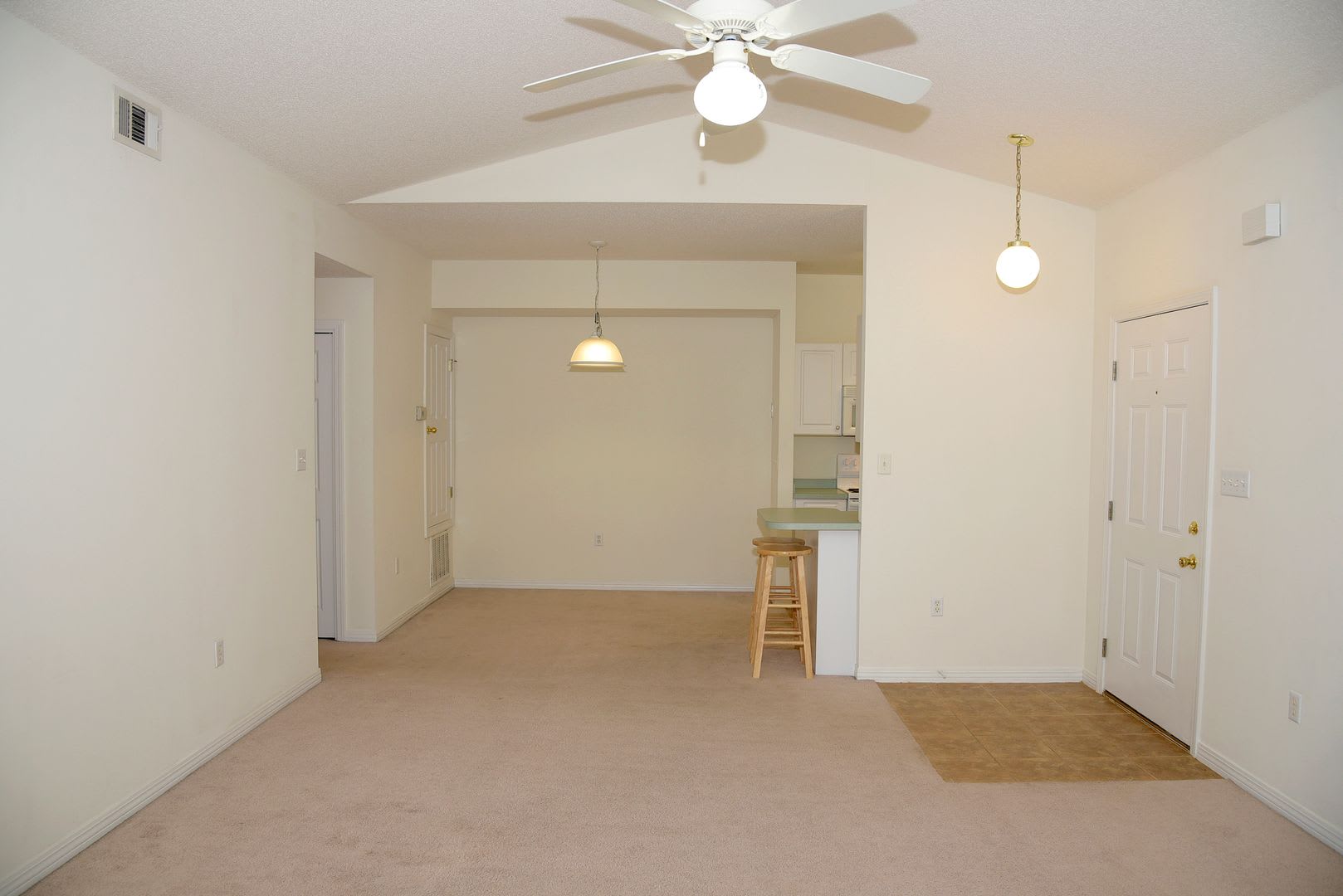 Second Floor Unit at The Oaks! – photo 4