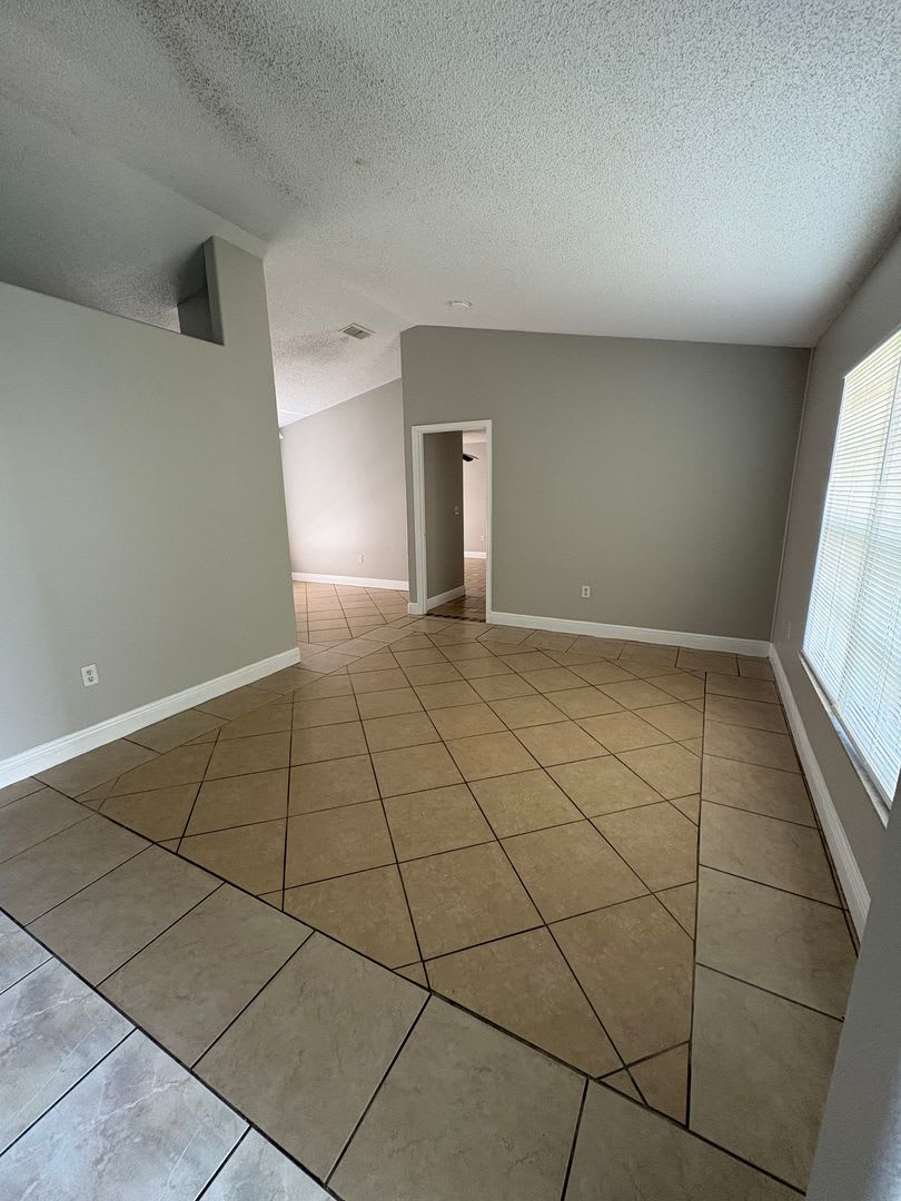 Move-In Ready 3-Bedroom Home in Kissimmee – photo 3