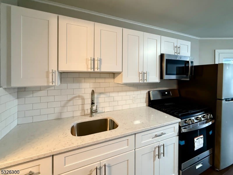 672 Mount Hope Ave – photo 2