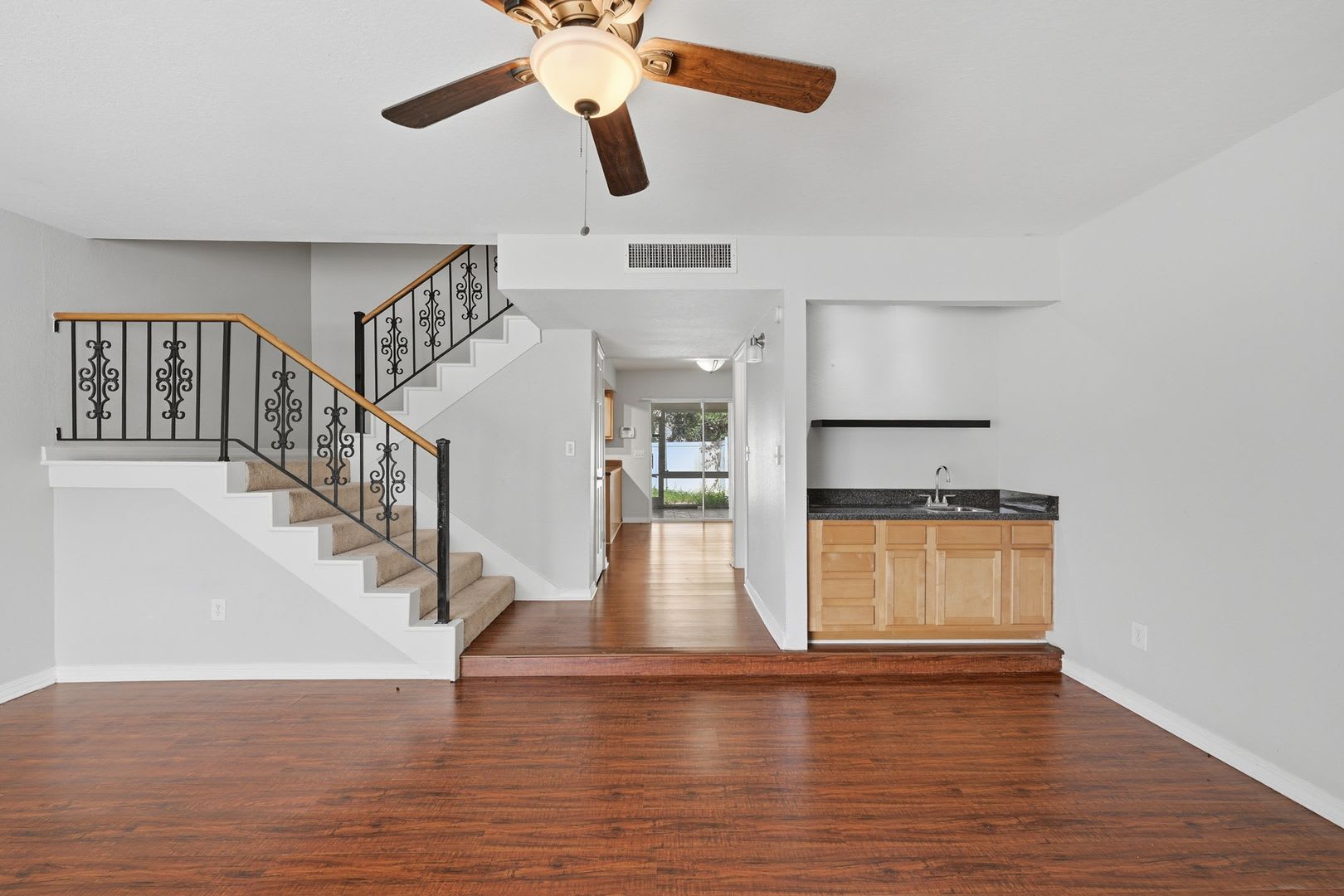 Spacious 2 Bedroom Townhome In The Heart Of Carrollwood – photo 4