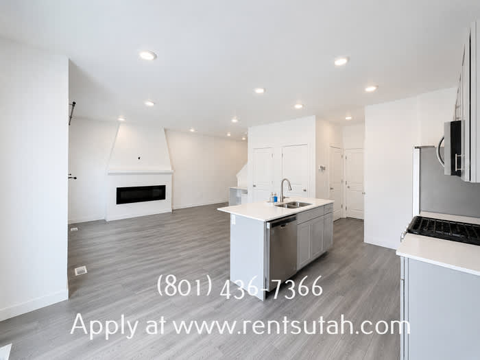 647 South Raintree Lane – photo 5