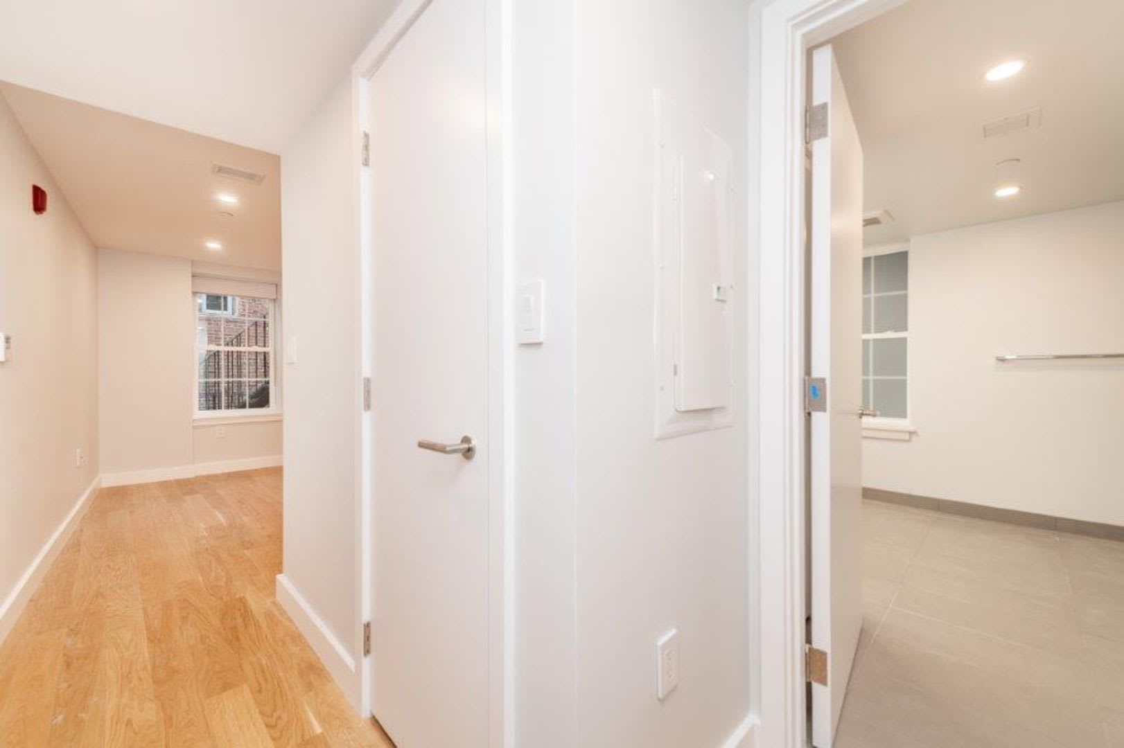 Modern, Renovated North End Studio with AC and No Fee! – photo 4
