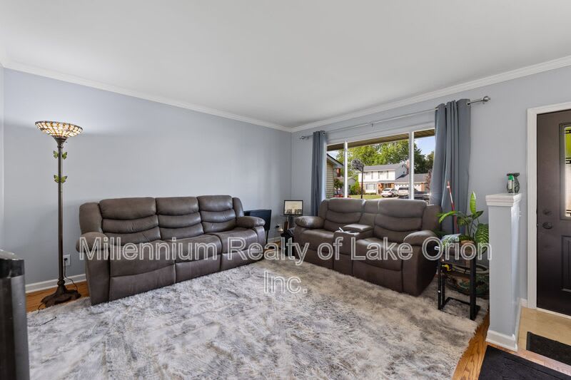 676 Sheffield Rd – photo 3