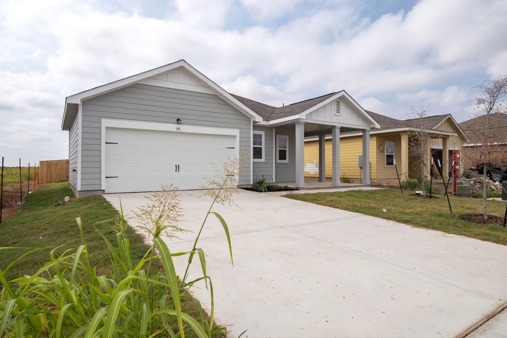 Lovely, 2021 Built, 3 Bedroom, 2 Bath Home in Kyle – photo 2