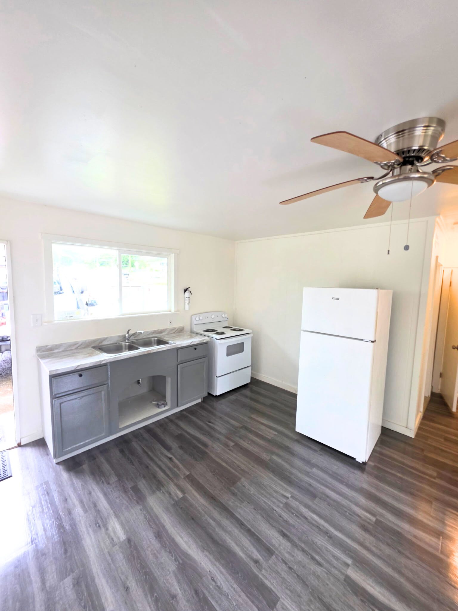 18 1343 Volcano Road Unit 1 3 Bed 1 Bath – photo 4