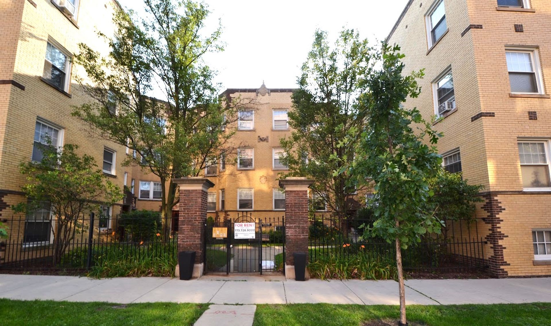 4406 N Rockwell St Unit 3 Apt – photo 1