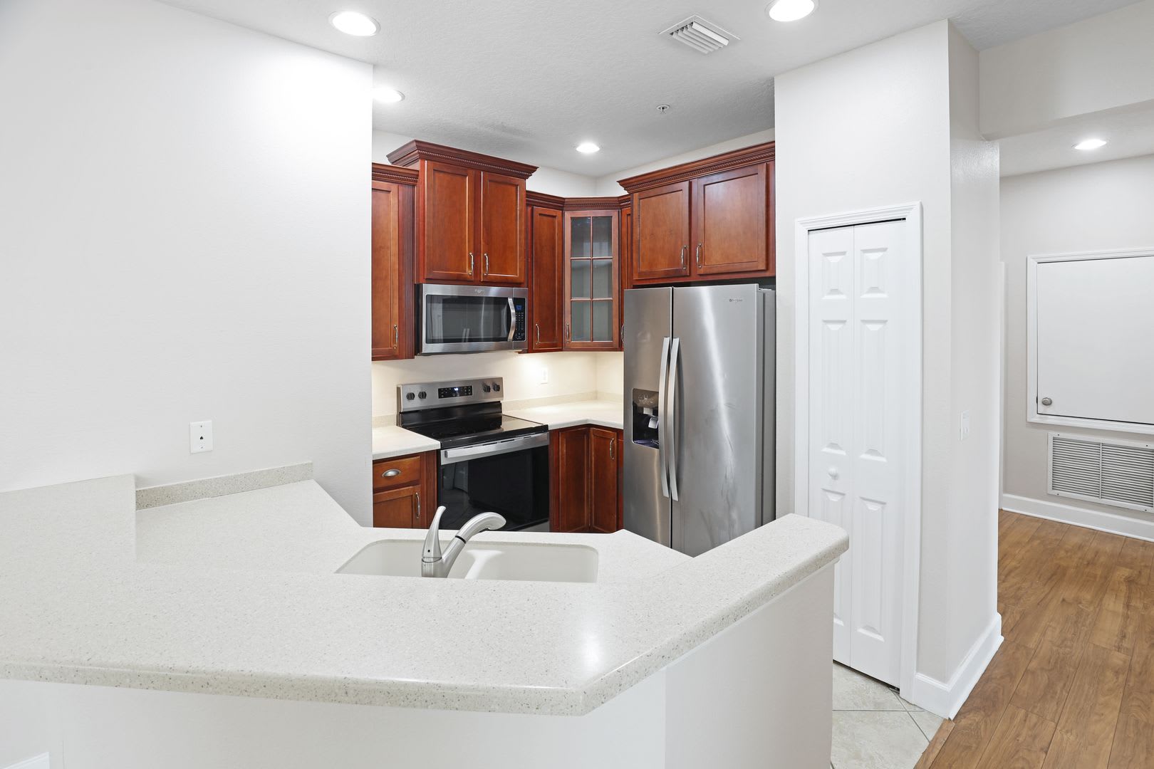 3Bd 2Bth Townhome In Stonehaven Best Sarasota Location – photo 4