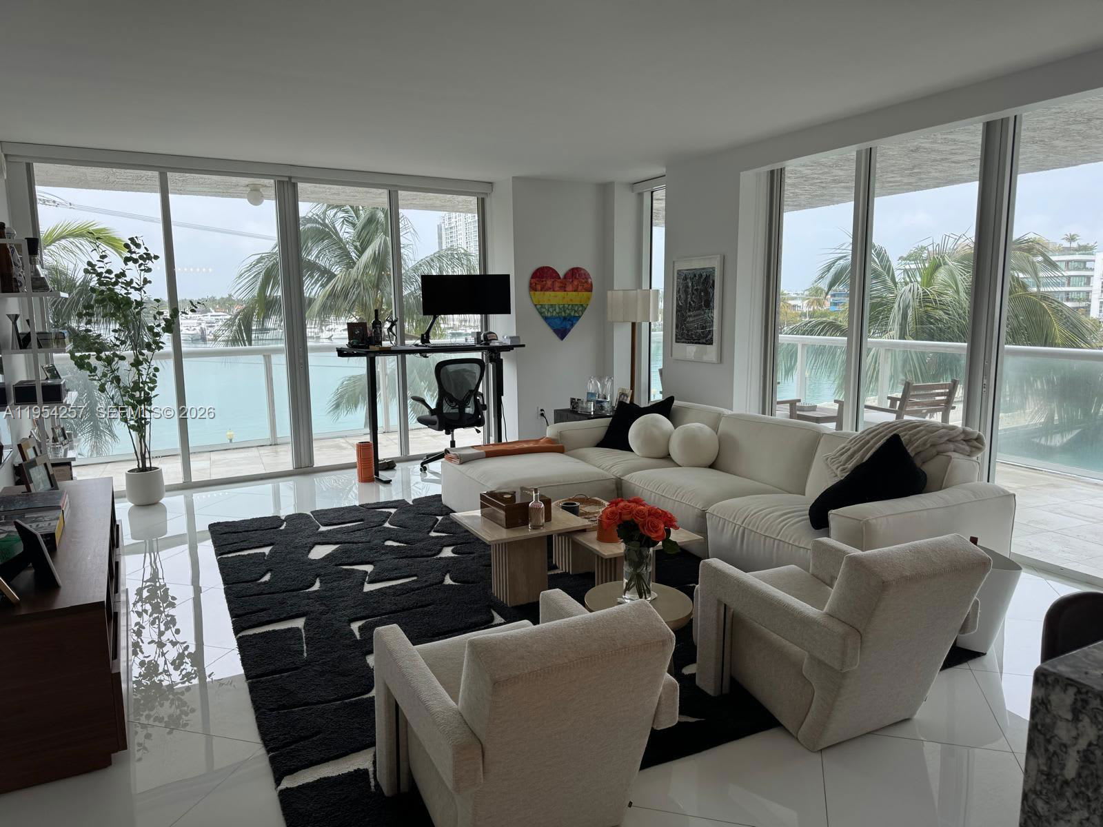 10 Venetian Way – photo 2