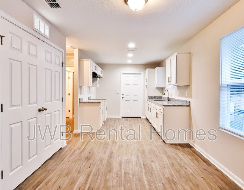 1427 23rd St W – photo 4