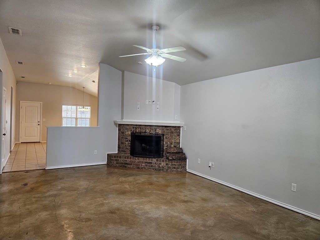 916 Mays Dr – photo 3