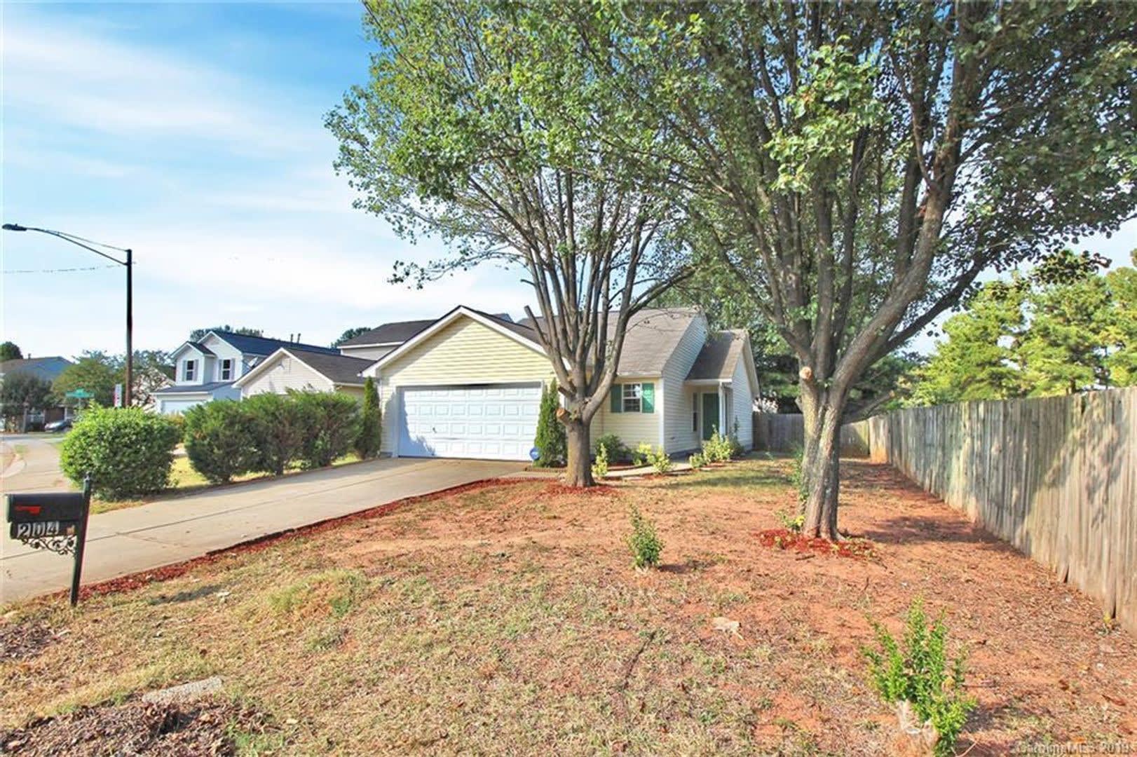 Room in 3 Bedroom Home at Tom Hunter Dr – photo 3