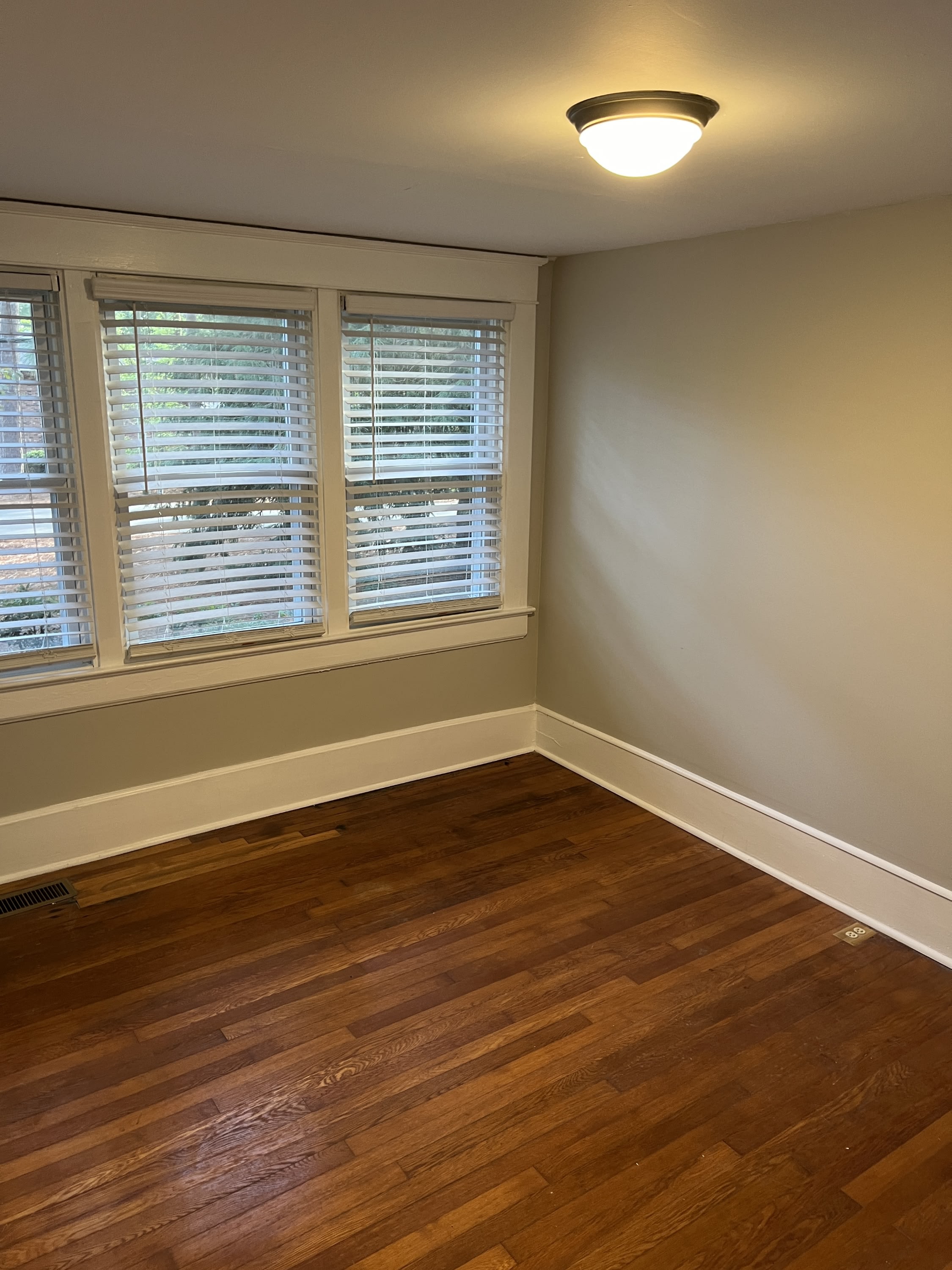 350 West Illinois Avenue – photo 4