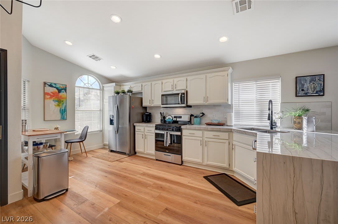 1808 Stablegate Avenue – photo 4