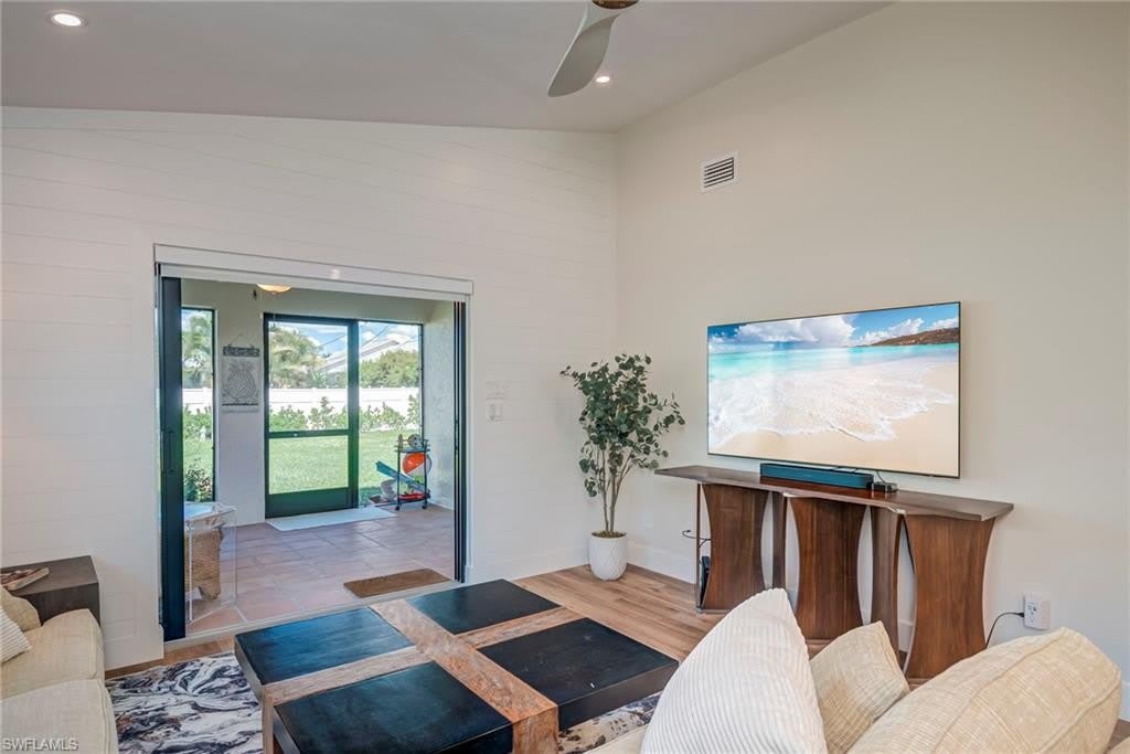577 98th Ave N – photo 4