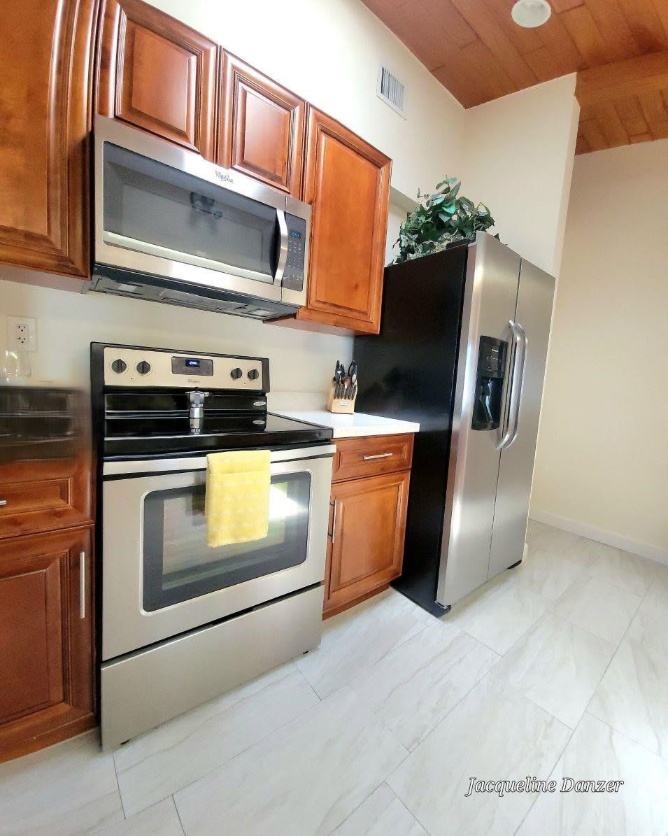 2241 Northeast 38th Street – photo 3