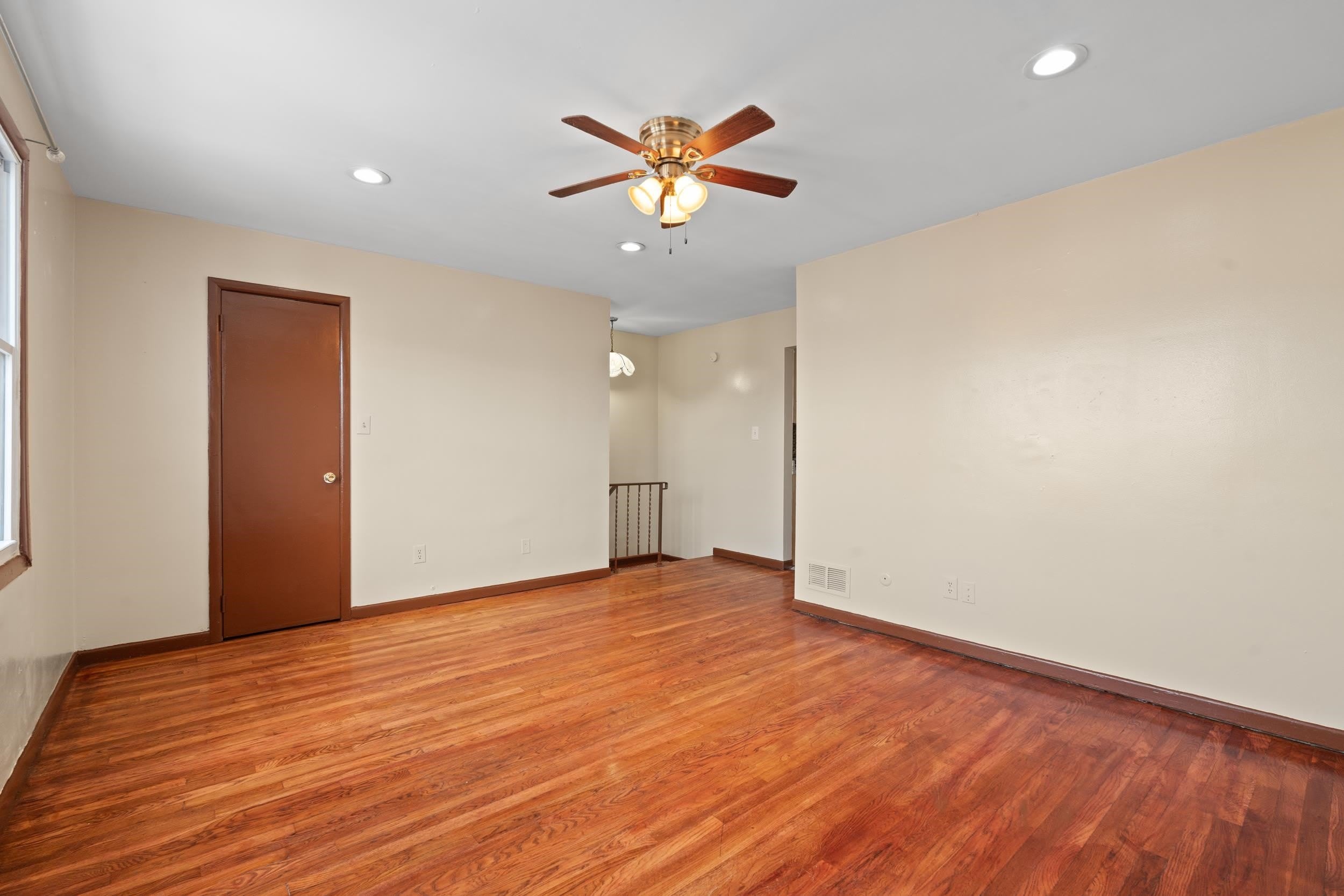 387 CATOR AVE – photo 4