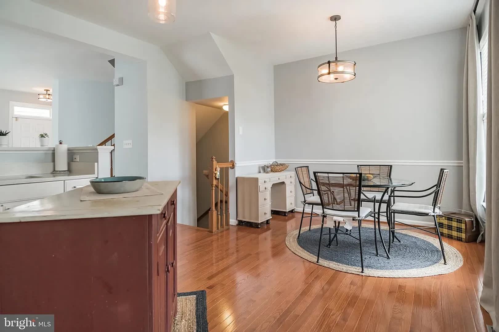 Beautiful & Comfortable 3 Bed 4 Bath End Unit – photo 4