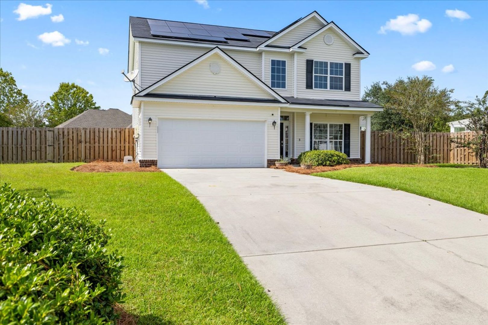 Beautifully Maintained Home in Prime Savannah Location – photo 2