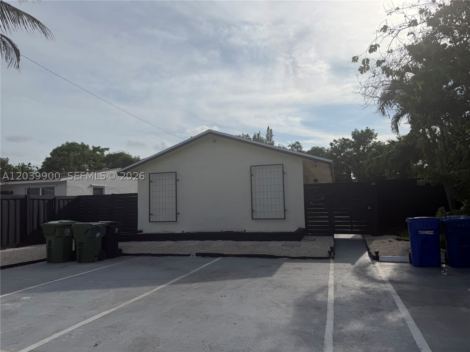 1533 NW 2nd Ave – photo 1