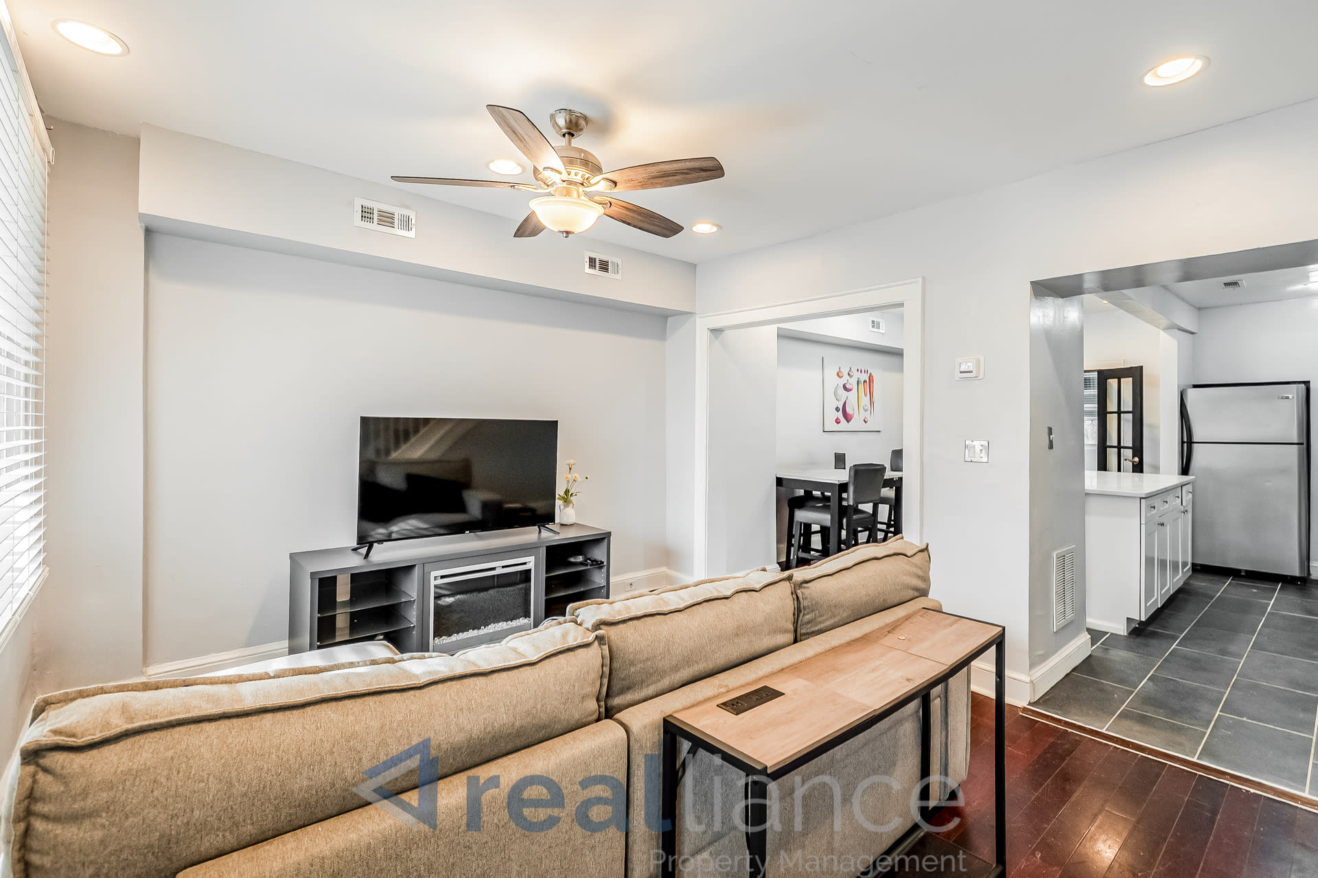 2302 E St NE – photo 4