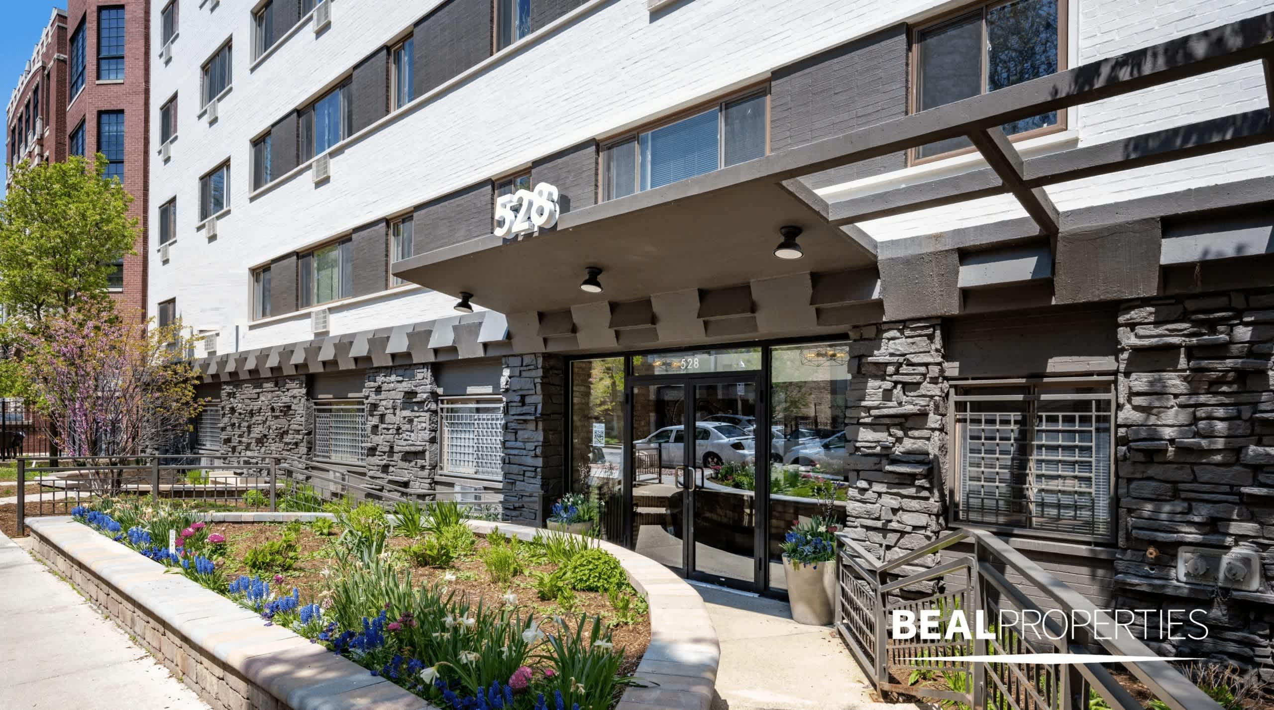 528 W Oakdale – photo 1