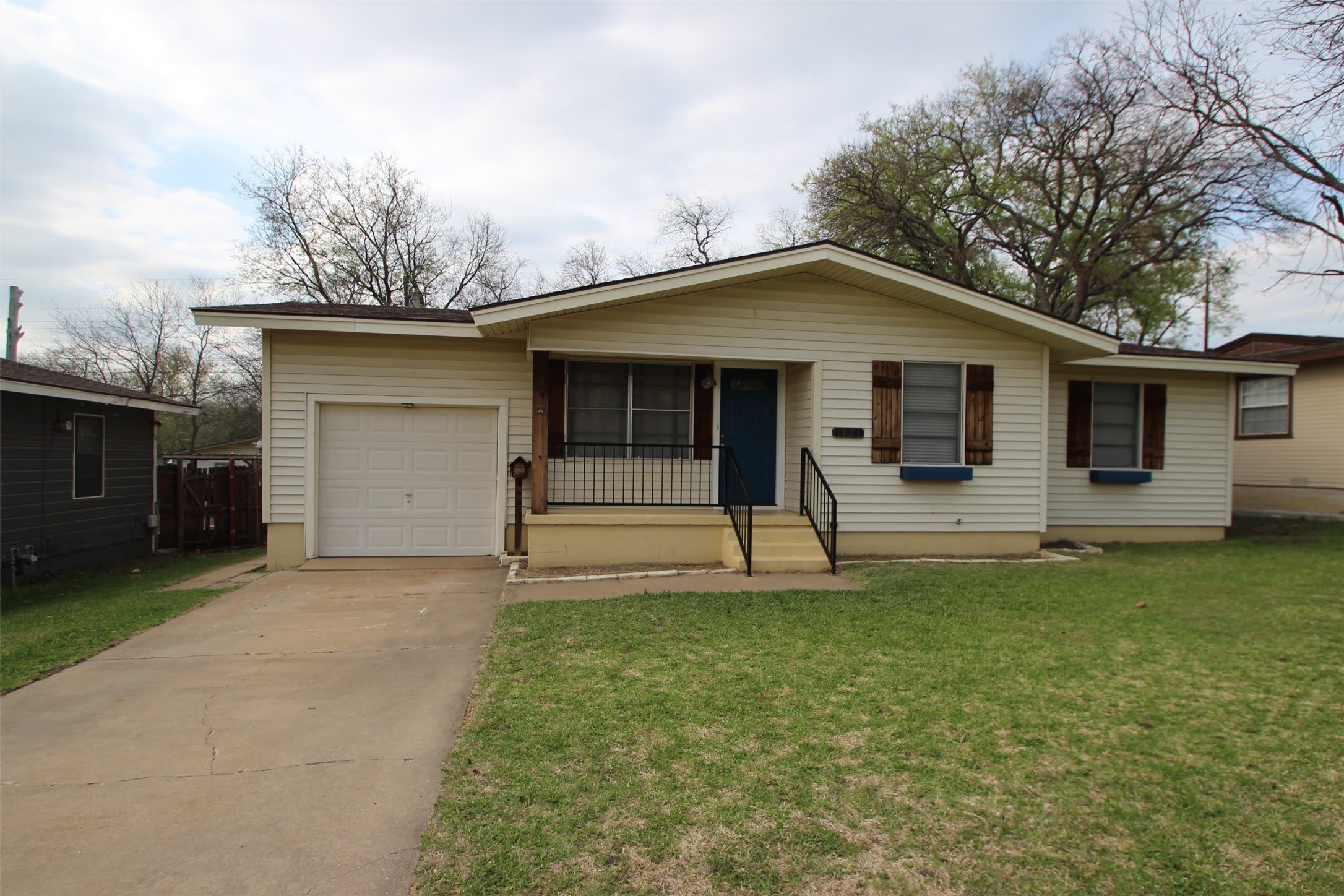 1921 Deborah Drive – photo 4