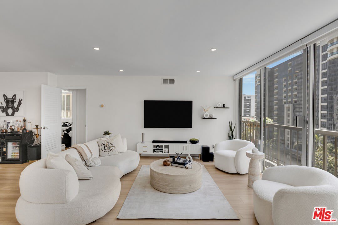 10747 Wilshire Blvd – photo 4