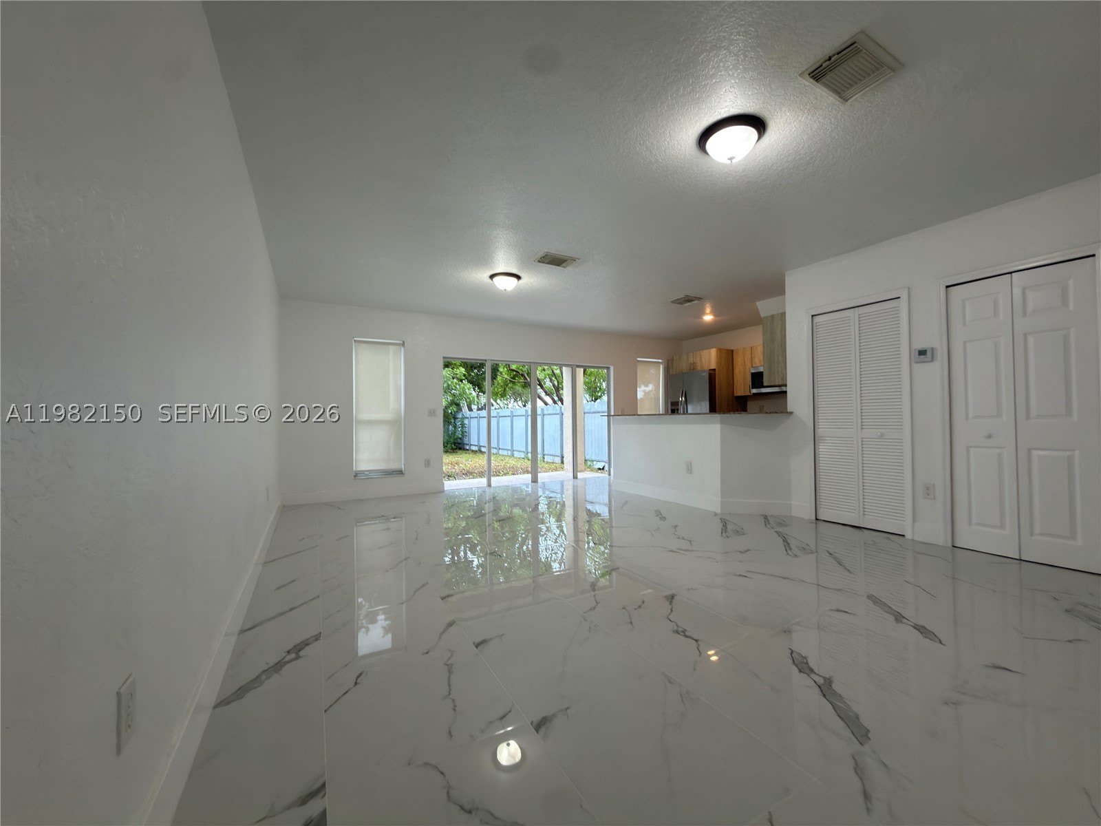 689 NW 6th St – photo 4