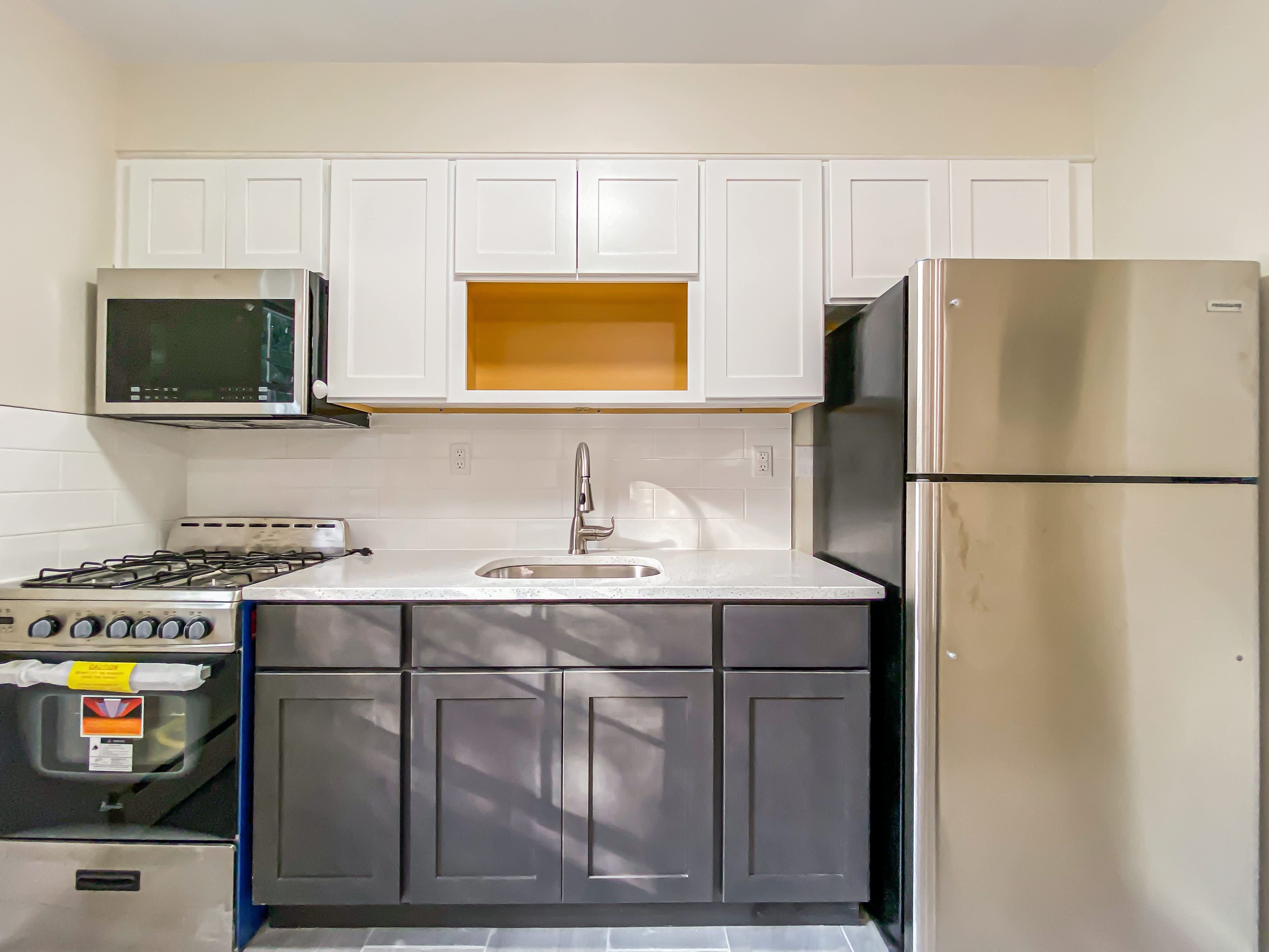 585 Center St – photo 3