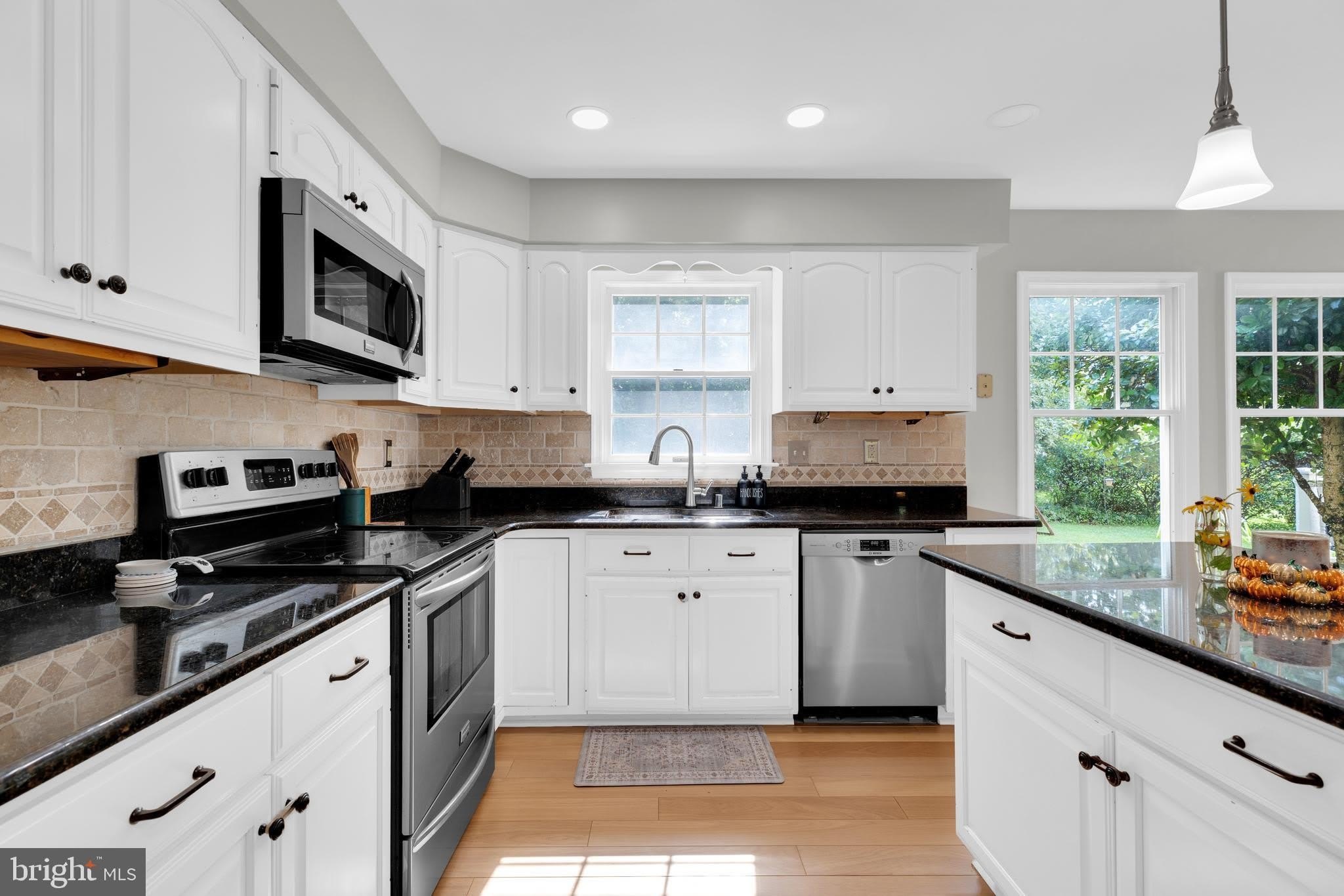 7707 LAKE GLEN Drive – photo 5