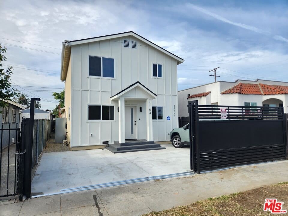 1154 W 67th St – photo 2