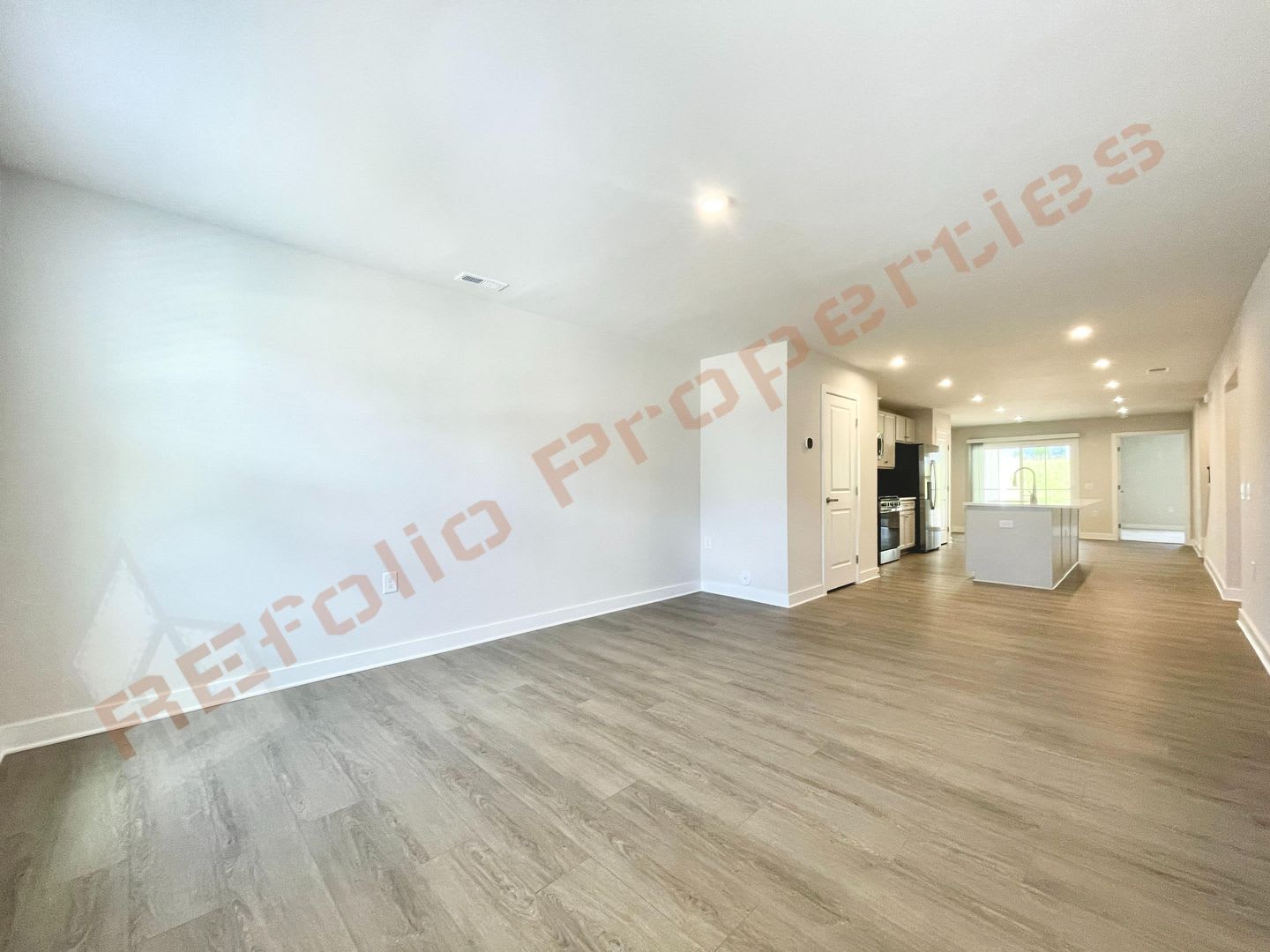 Beautiful 3 Bedroom 2 5 Bath Townhome With First Floor Primary Suite And 2 Parking Space In Rollman Farms Raleigh Available Now – photo 2