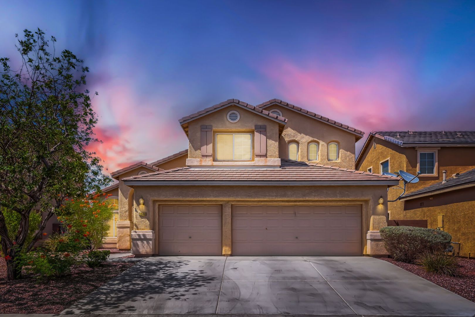 Spacious 4-Bedroom Home with 3-Car Garage & Mountain Views – photo 1