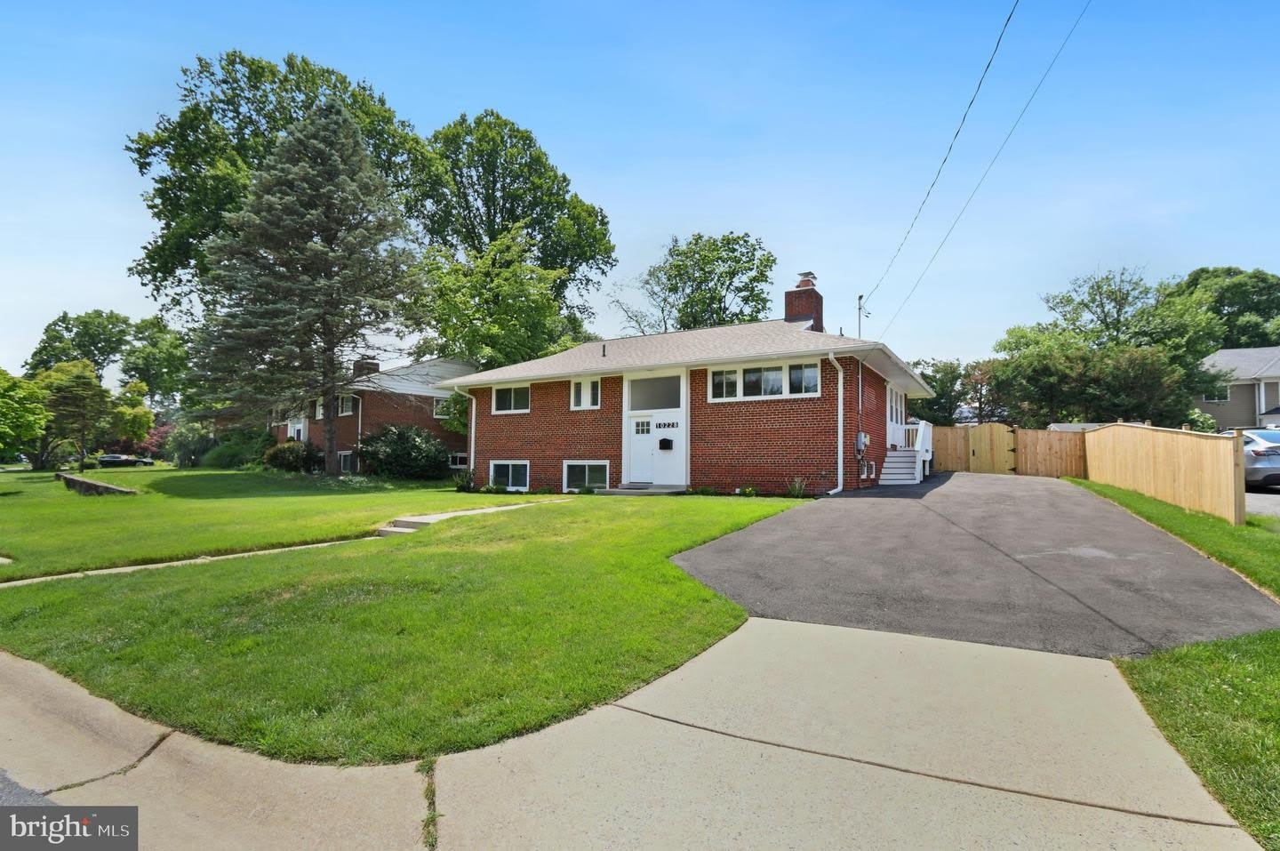 10228 FARNHAM DR – photo 3