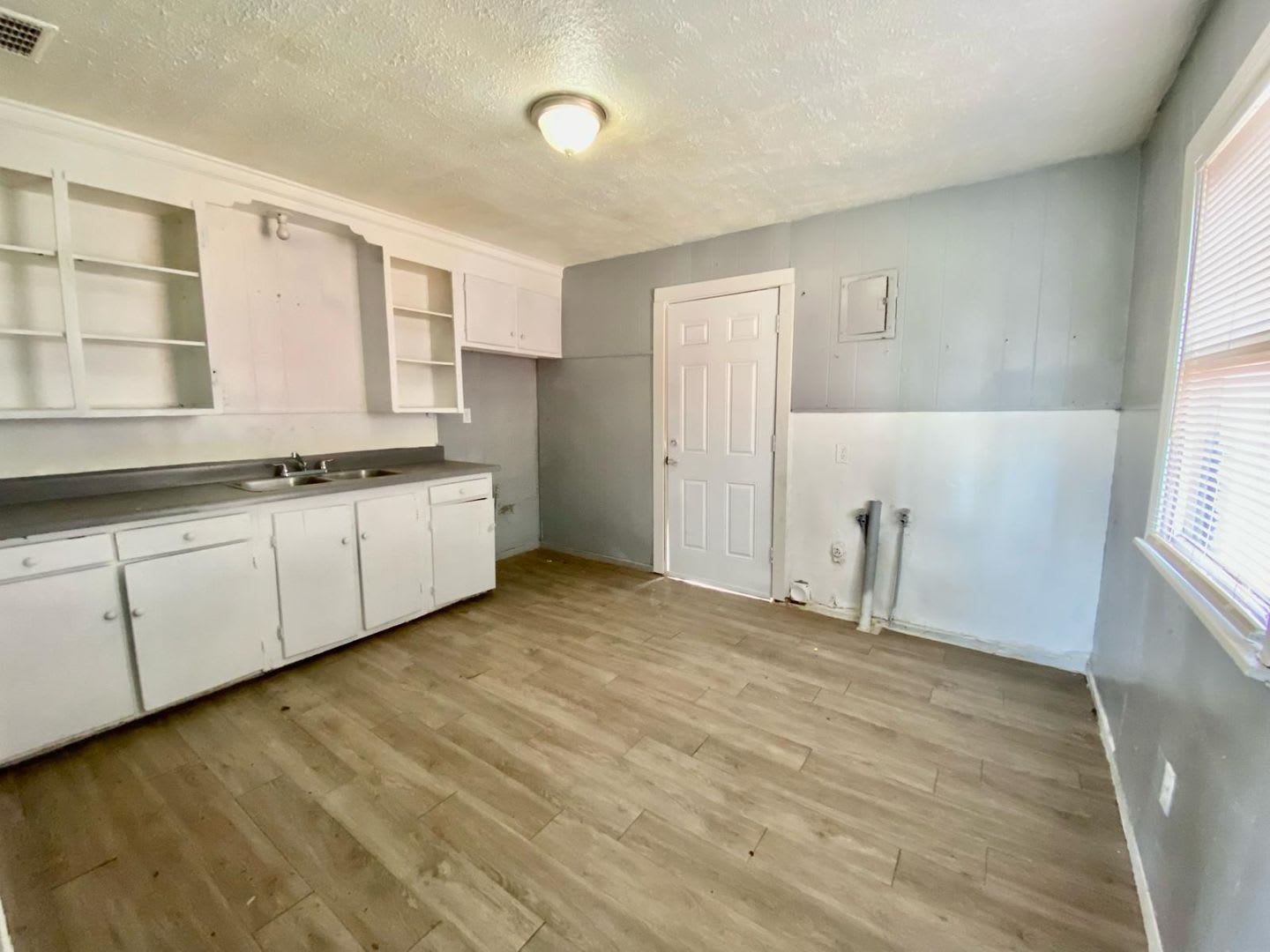 Handyman Special 0 First Month S Rent You Fix You Save Big Ext 2 – photo 3