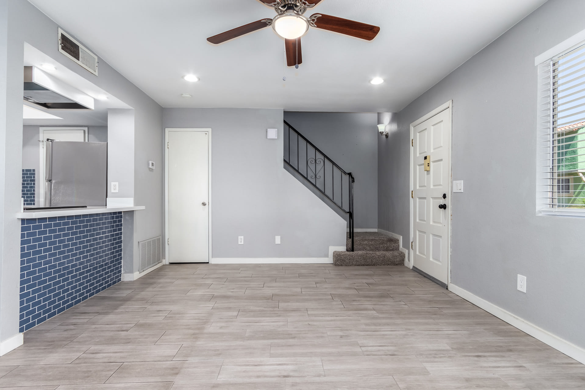 10227 North 7th Place – photo 5