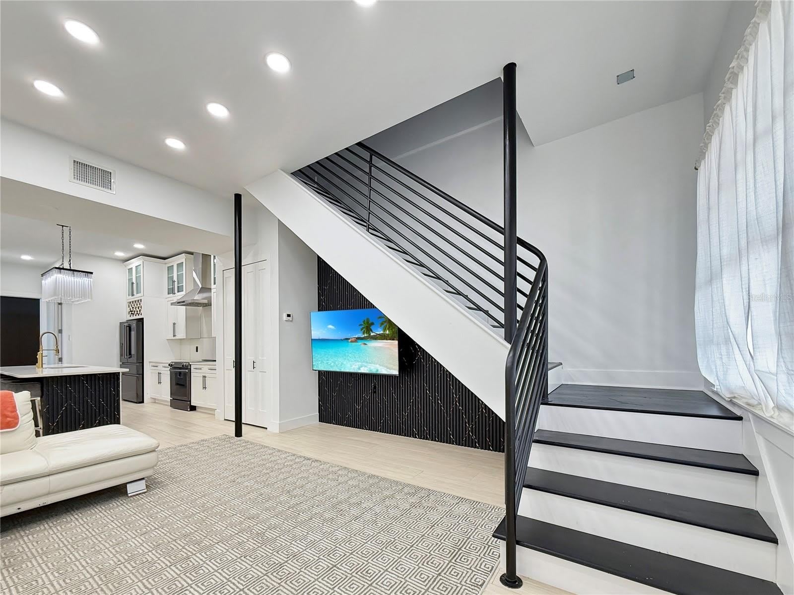 1404 E 4TH Avenue – photo 4
