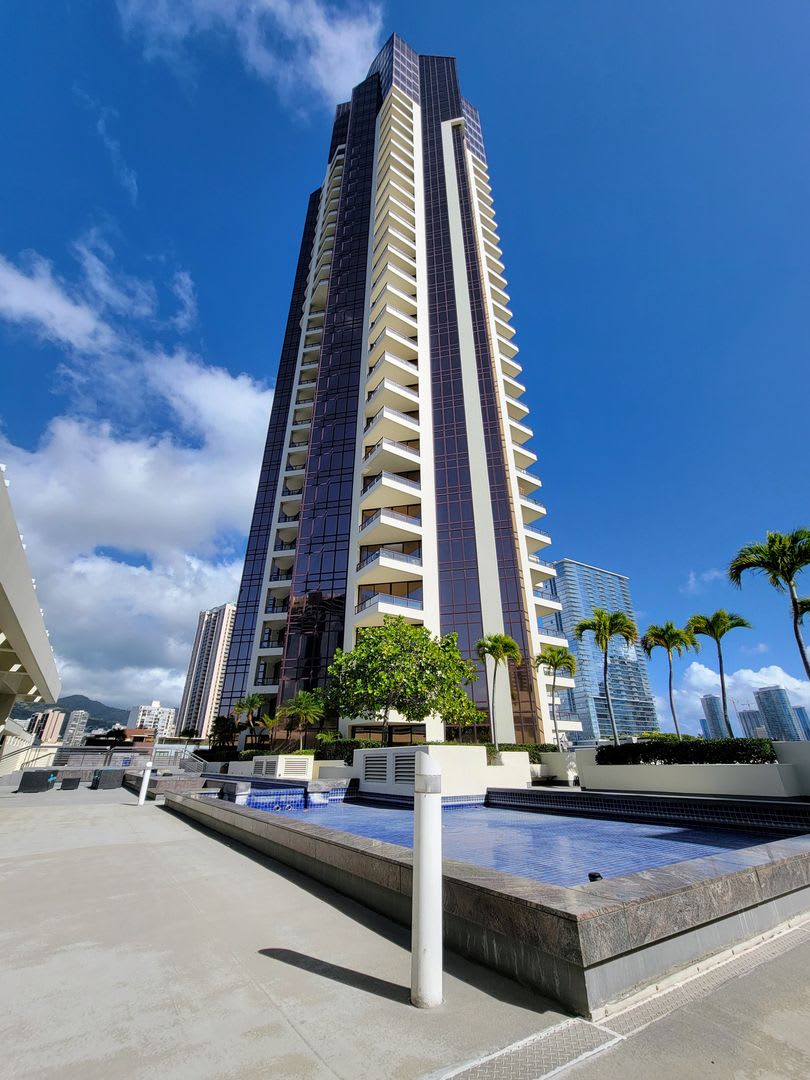 Enjoy Spectacular Ocean Mountain And City Views From This Bright 2 Bedroom 2 Bath High Floor Condo Known As The Imperial Plaza In Kakaako – photo 1