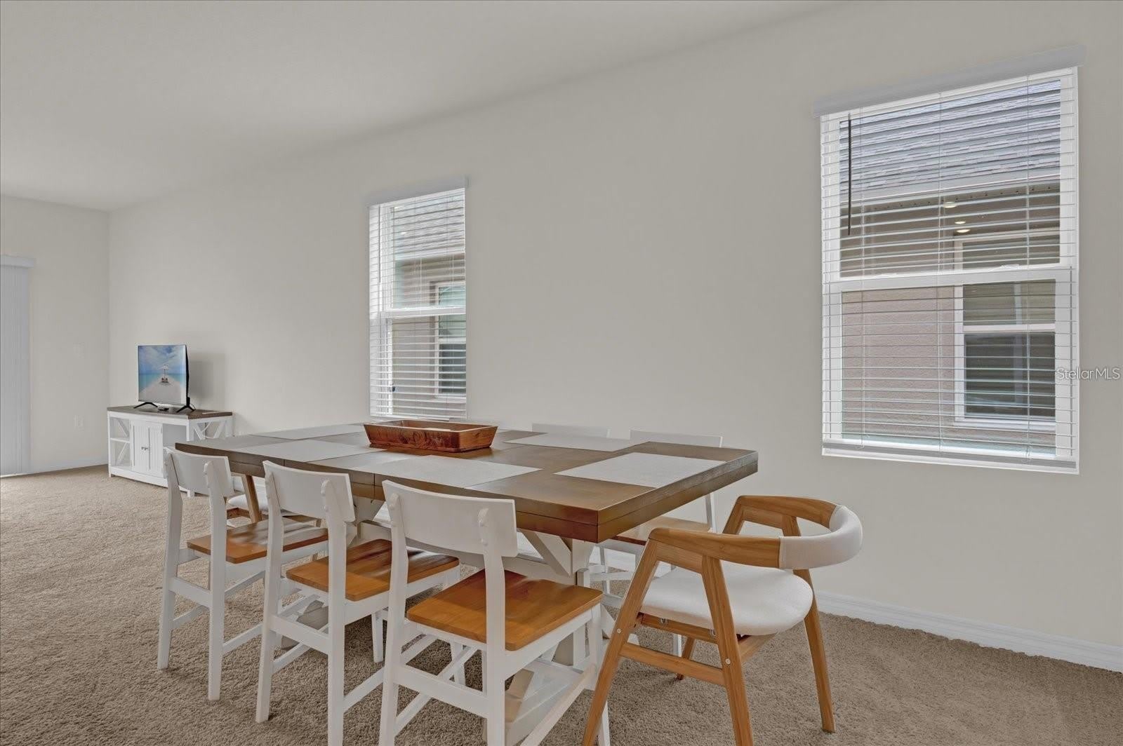 1444 BERRY Lane – photo 3
