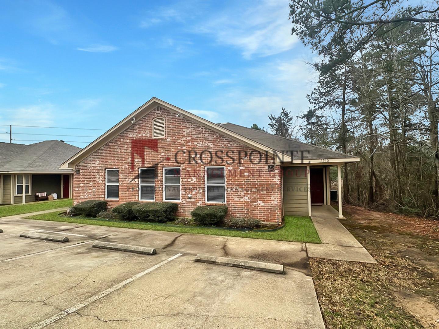 3 Bedroom 2 Bath Duplex at Mansion Creek in Tyler! 1/2 OFF your first full month’s rent! – photo 2