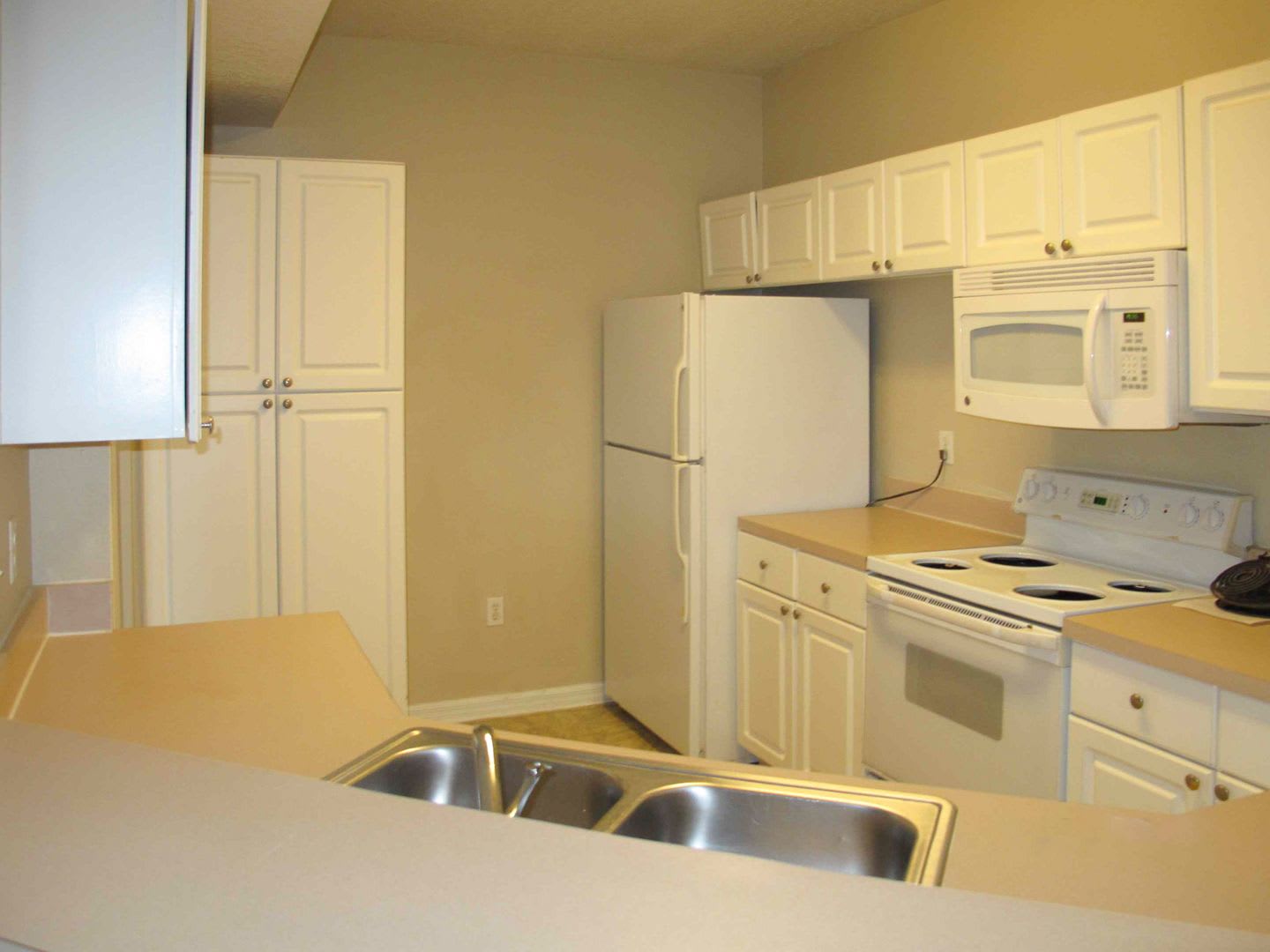2 bd / 2 ba Condo in Gated Community – photo 5