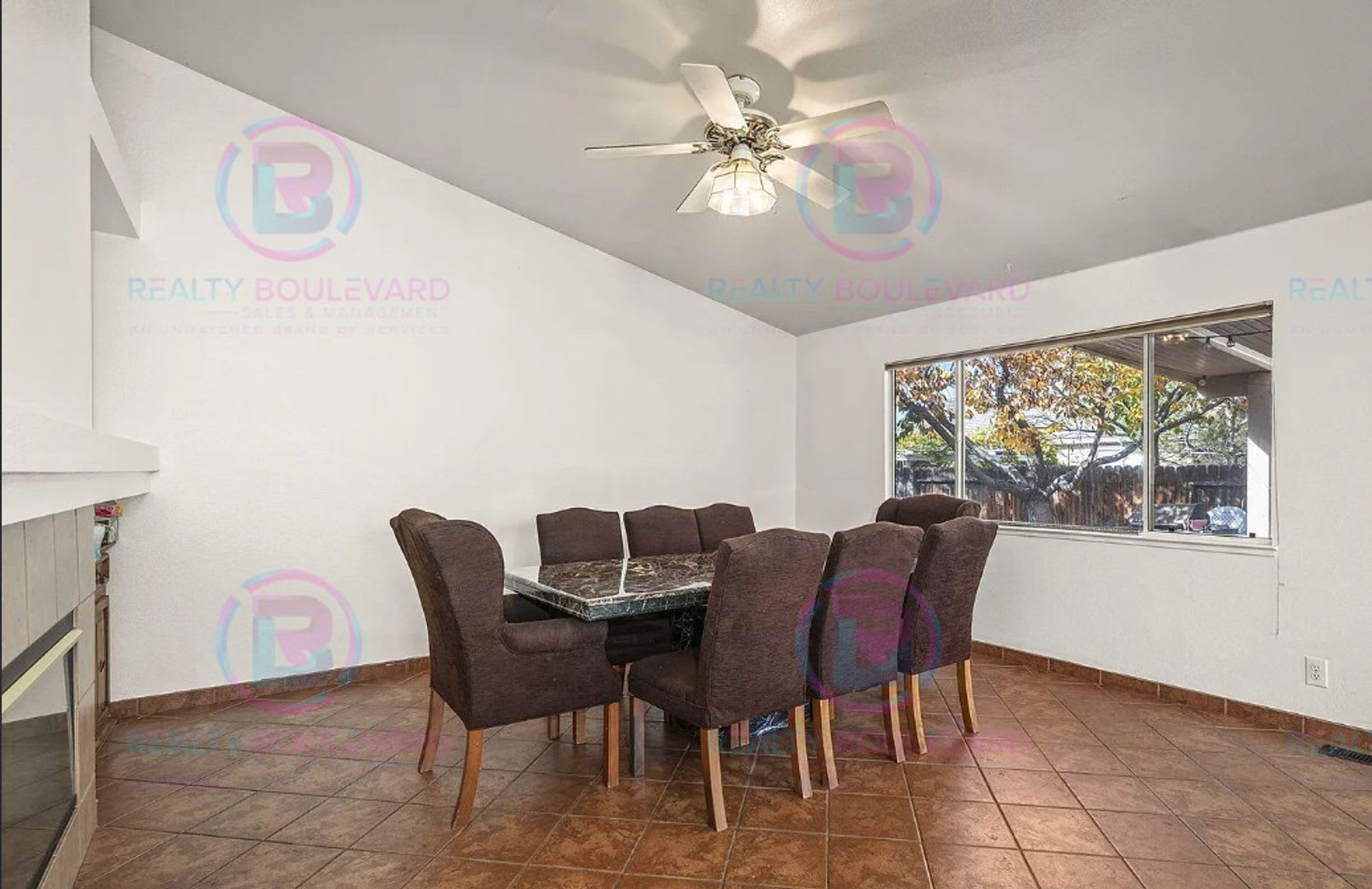 Spacious 4-Bedroom Home in Rosewood Lakes with Resort-Style Community Amenities – photo 5